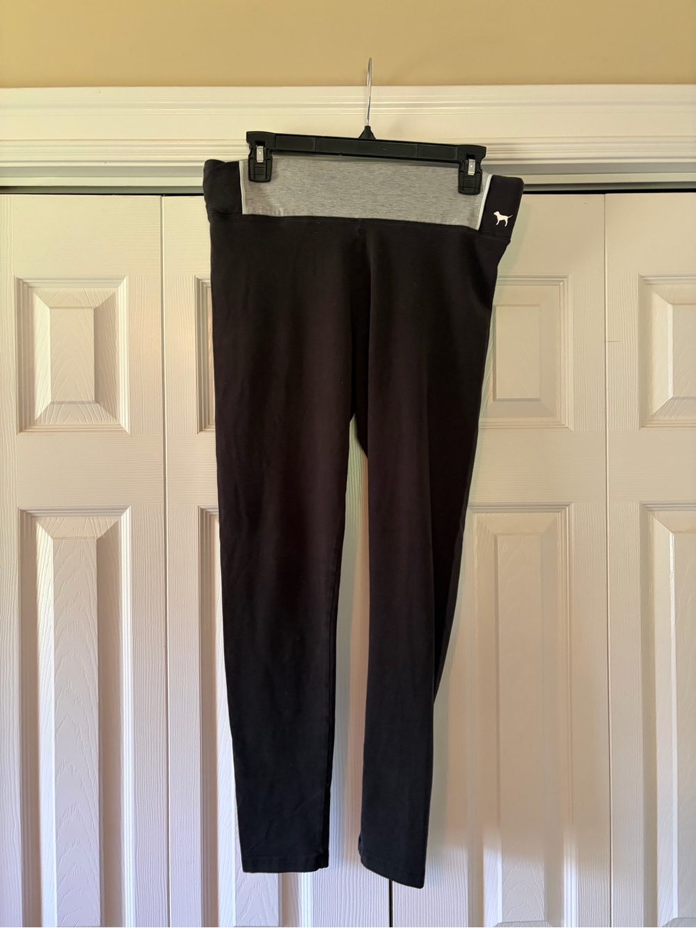 PINK Victoria's Secret Black Yoga Leggings with White Logo size L